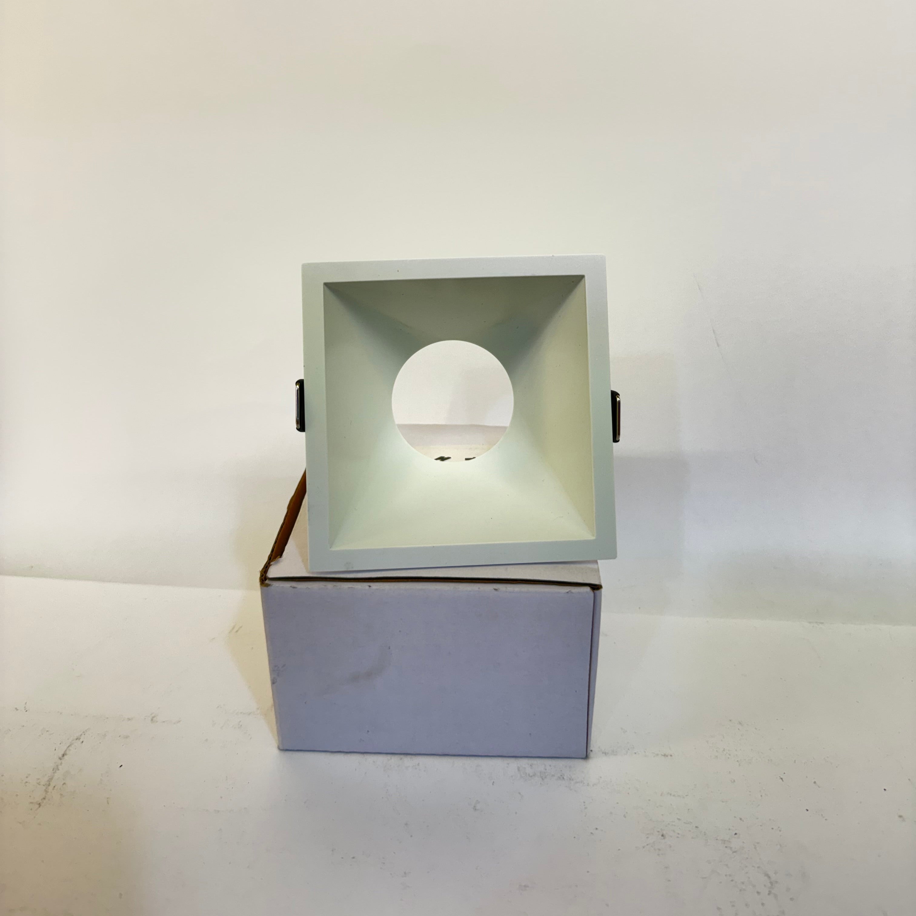 Spot encastré blanc (avec lampe)