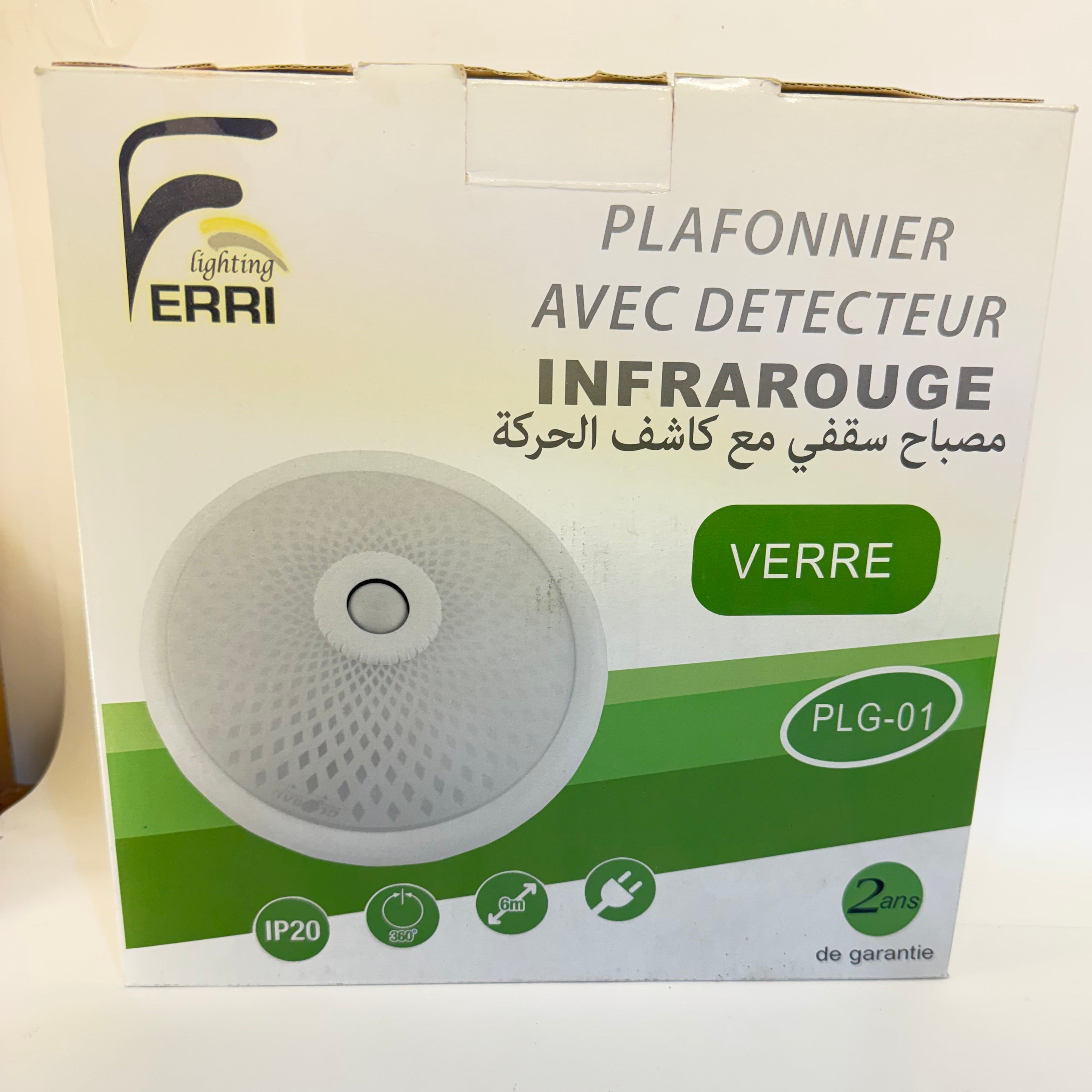 Plafonnier avec détecteur